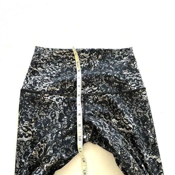 Lululemon Wunder Under Crop II (Special Edition) *Scallop 24” Ice Grey Black - Picture 9 of 10